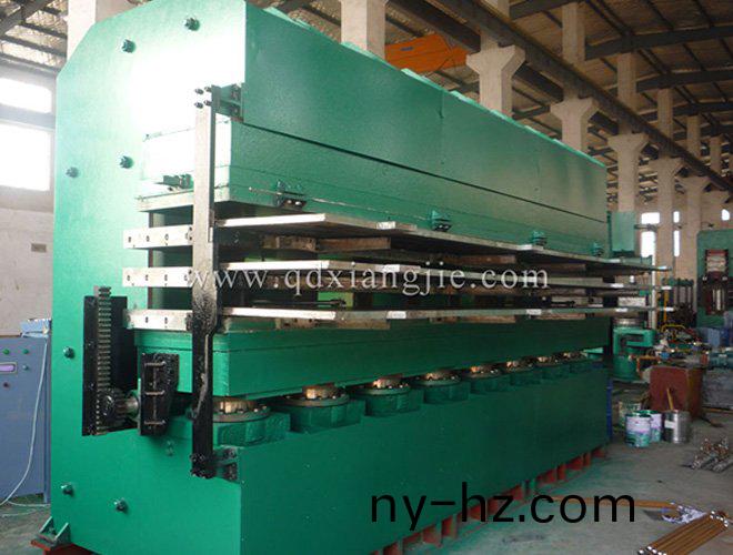 鄂(e)式(shi)平(ping)闆(ban)硫化機(jī)