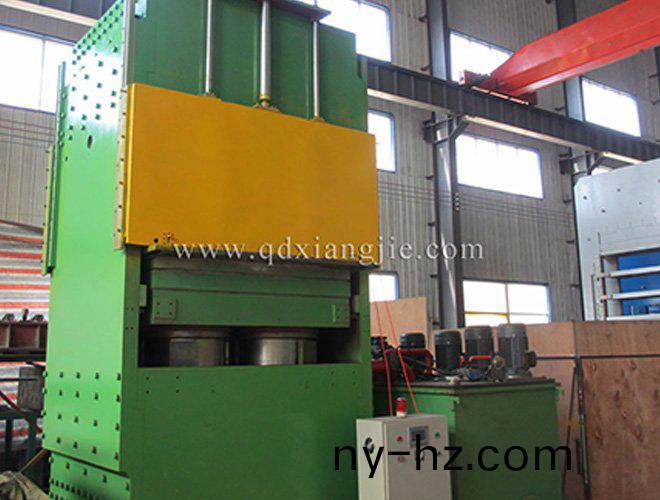 XLB-1900X1900-3000T側(cè)闆式(shi)硫(liu)化(hua)機(jī)(ji)