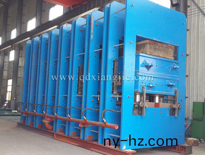 XLB-1800x8000框(kuang)式硫(liu)化機(jī)