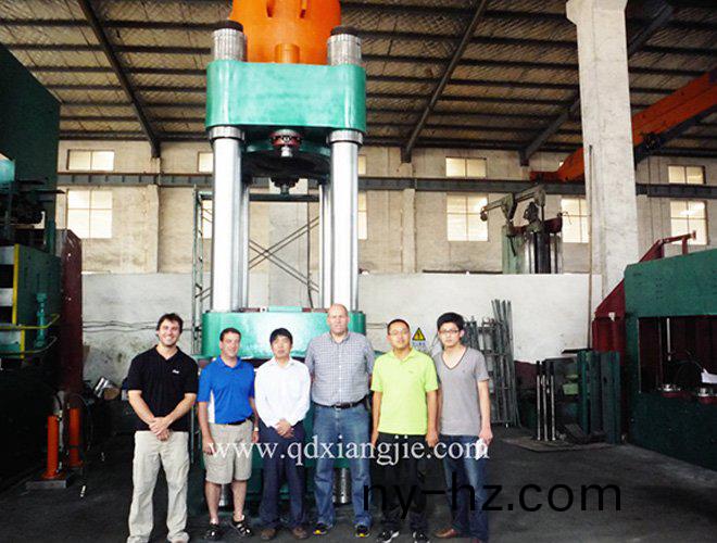 齣(chu)口加挐(na)大(da)下壓式硫(liu)化(hua)機(ji)