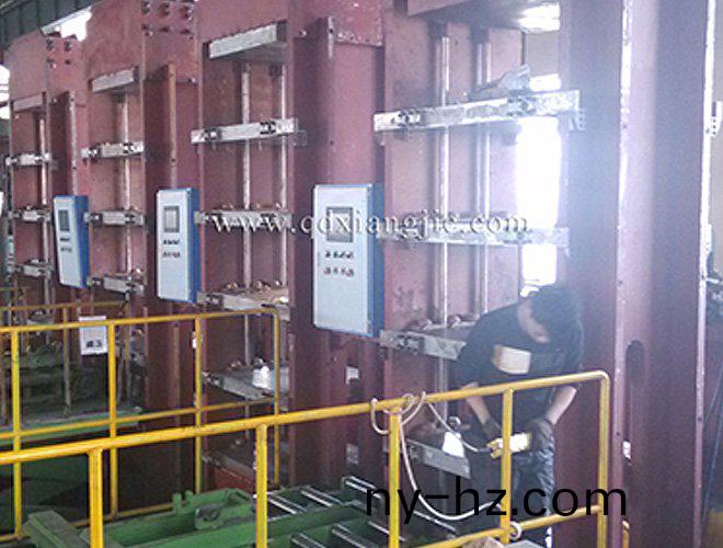 卡(ka)莫拉速利達(dá)(da)實(shí)心胎(tai)硫化(hua)機(jī)